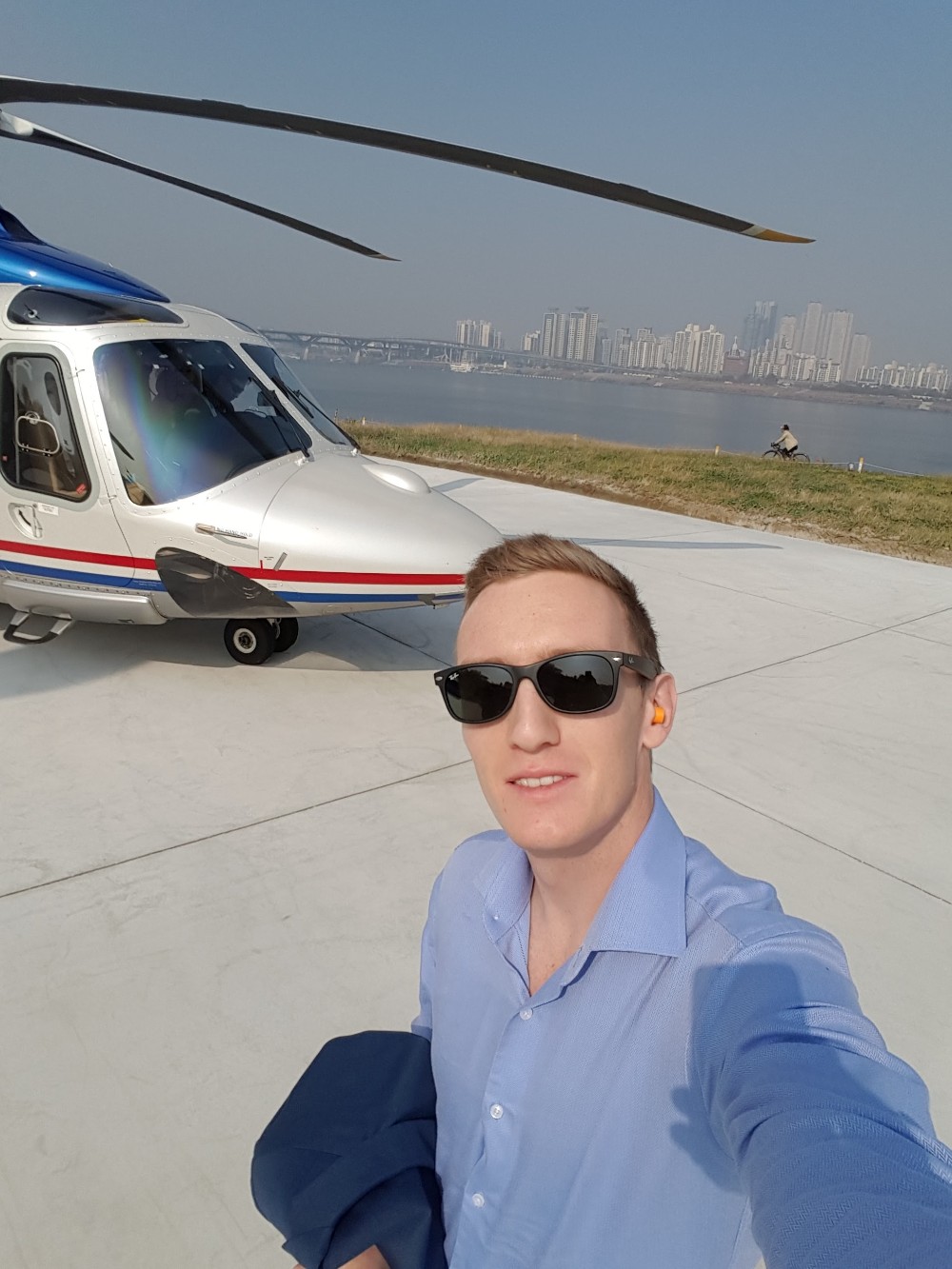 Roderick de Leeuw next to a helicopter in Seoul
