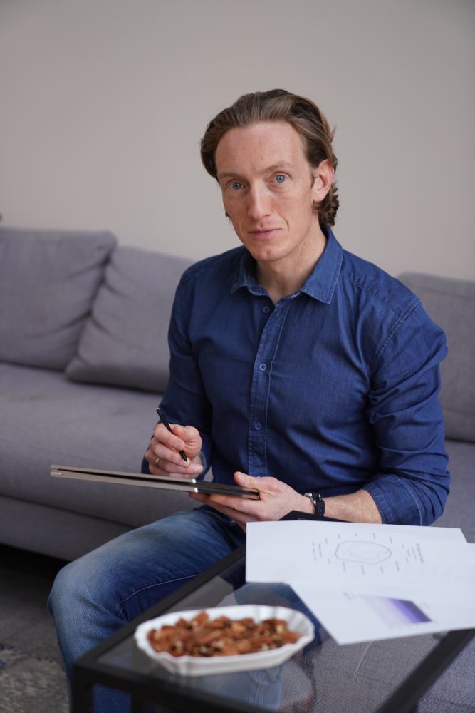 Roderick de Leeuw working on a plan