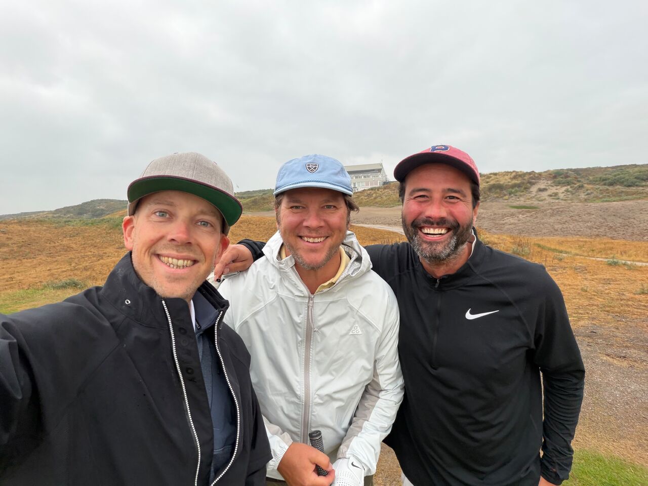 Wisse Bakker playing golf with friends